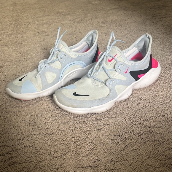 Women’s Nike Free running shoes - Picture 4 of 5
